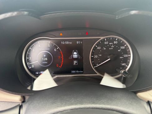 Used 2021 Nissan Versa SV FWD image 20