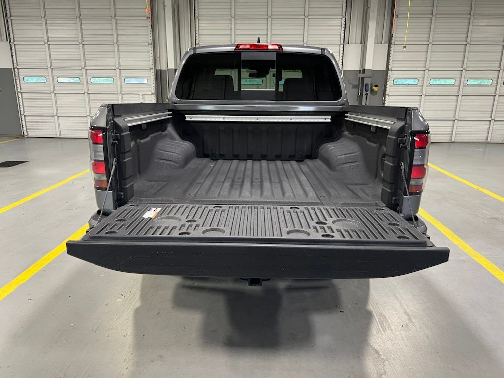 Used 2025 Nissan Frontier SV w/ SV Convenience Package AWD/4WD image 9