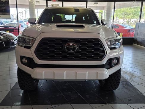 Used 2020 Toyota Tacoma TRD Sport w/ Technology Package AWD/4WD image 3