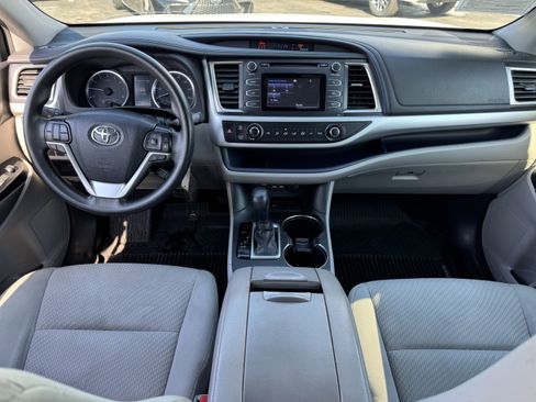 Used 2019 Toyota Highlander LE image 22