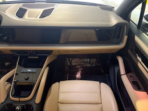 Certified 2025 Porsche Cayenne AWD/4WD image 25
