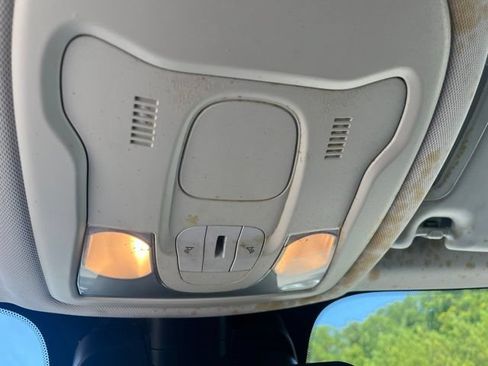 Used 2019 Jeep Renegade Latitude FWD image 29