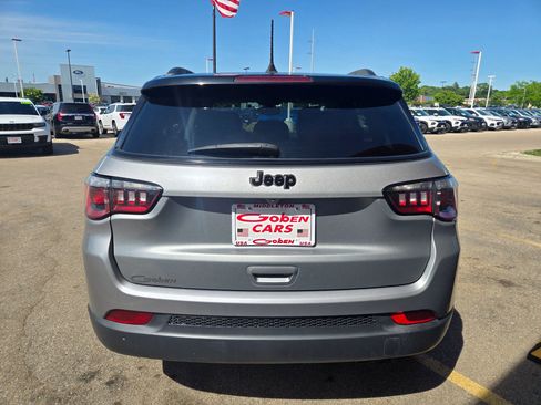 Used 2020 Jeep Compass Latitude FWD image 5