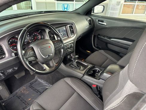Used 2021 Dodge Charger SXT w/ Blacktop Package image 9