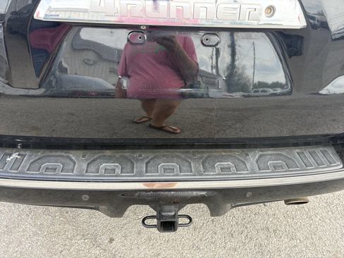 Used 2011 Toyota 4Runner SR5 w/ Premium Pkg w/Leather image 12