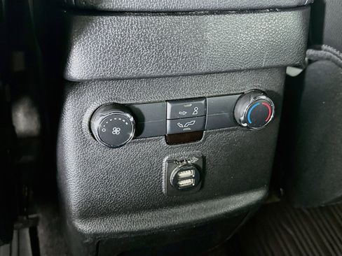 Used 2019 Ford Explorer XLT w/ Equipment Group 202A AWD/4WD image 27