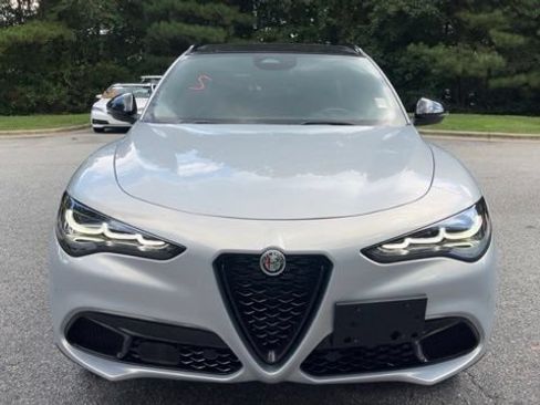 Used 2025 Alfa Romeo Stelvio Sprint AWD/4WD image 3