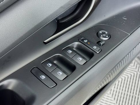 New 2025 Hyundai Elantra SEL FWD image 29