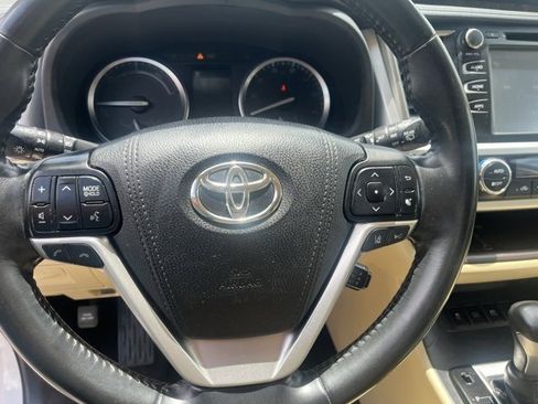 Used 2018 Toyota Highlander XLE image 20