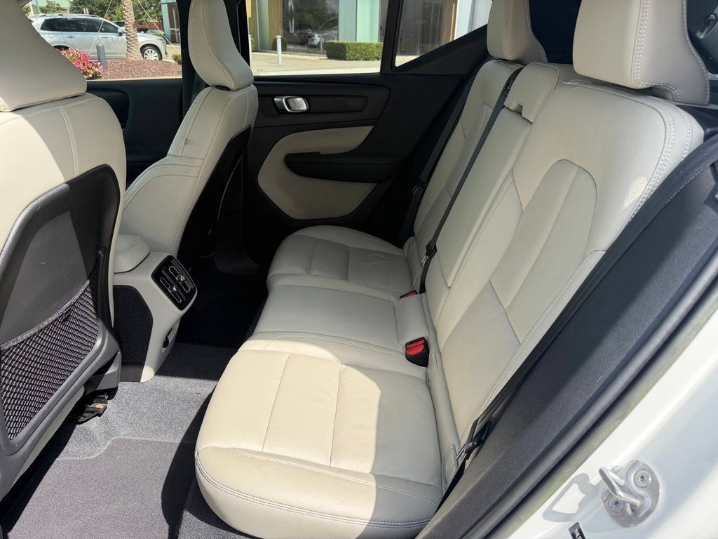 Used 2023 Volvo XC40 B5 Ultimate w/ Climate Package AWD/4WD image 13