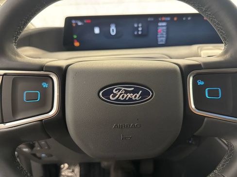 Used 2025 Ford Expedition Active AWD/4WD image 16