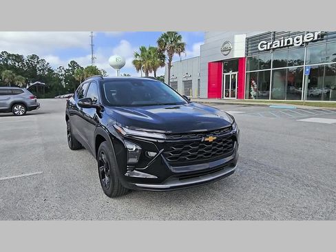 Used 2025 Chevrolet Trax LT w/ Driver Confidence Package FWD image 18