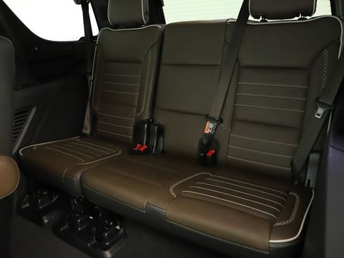 Used 2025 GMC Yukon Denali Ultimate AWD/4WD image 33