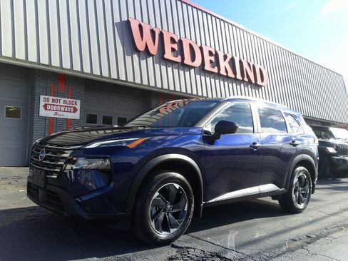 Used 2024 Nissan Rogue SV w/ SV Premium Package image 1