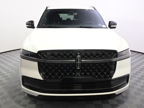 New 2026 Lincoln Navigator Reserve w/ Jet Appearance Package AWD/4WD image 10
