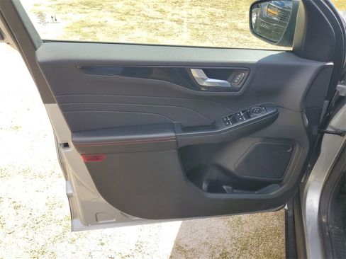 Used 2023 Ford Escape ST-Line image 12