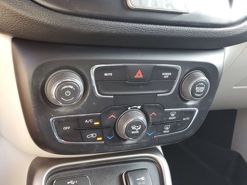 Used 2019 Jeep Compass Latitude FWD image 22