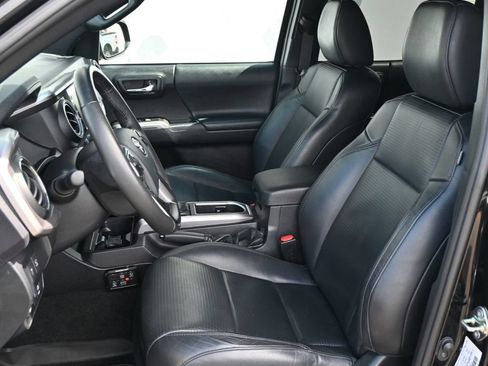 Used 2020 Toyota Tacoma Limited AWD/4WD image 17