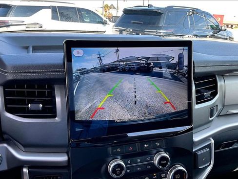 Used 2024 Ford Expedition XLT image 30