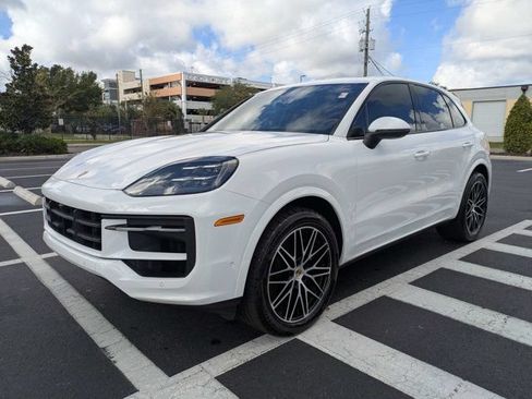 Used 2025 Porsche Cayenne AWD/4WD image 7