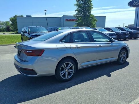 Used 2024 Volkswagen Jetta SE FWD image 7