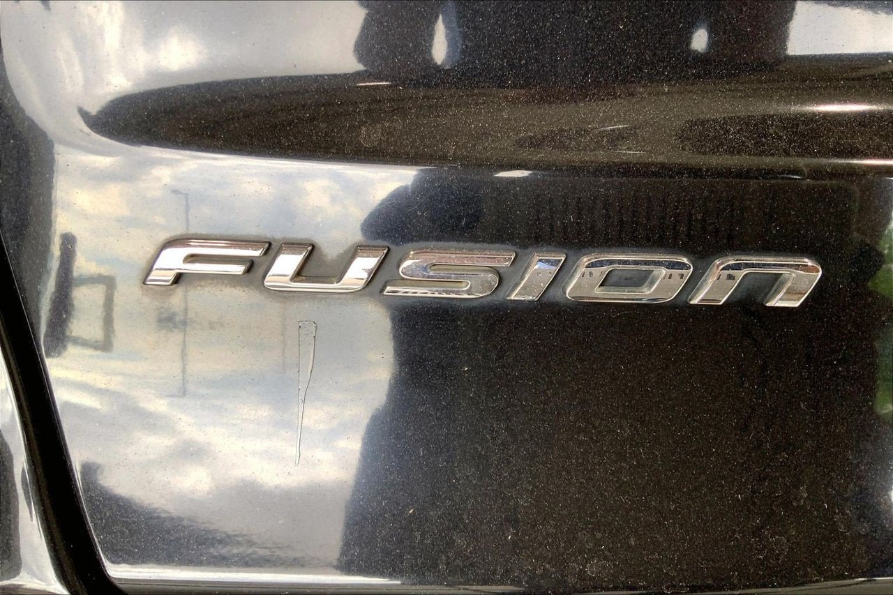 Used 2019 Ford Fusion SE FWD image 9