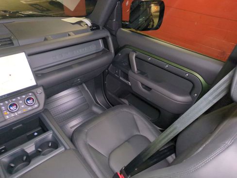 New 2026 Land Rover Defender 130 X-Dynamic SE AWD/4WD image 28