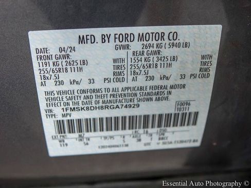 Used 2024 Ford Explorer XLT w/ Equipment Group 202A AWD/4WD image 28