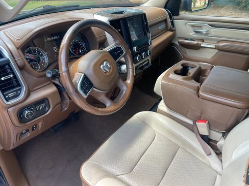 Used 2019 RAM 1500 Laramie AWD/4WD image 11