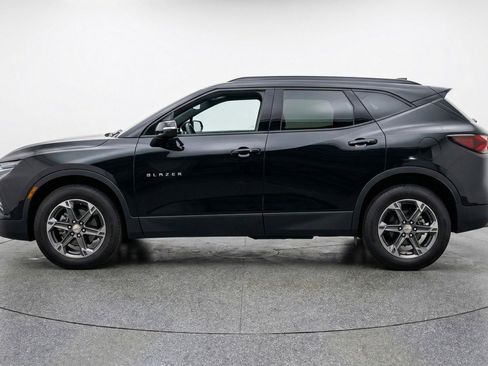 Used 2025 Chevrolet Blazer LT FWD image 5