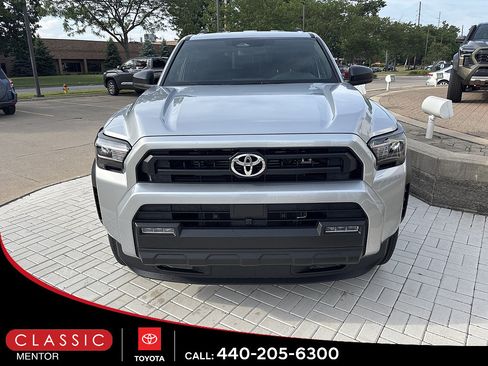 New 2026 Toyota 4Runner SR5 AWD/4WD image 3
