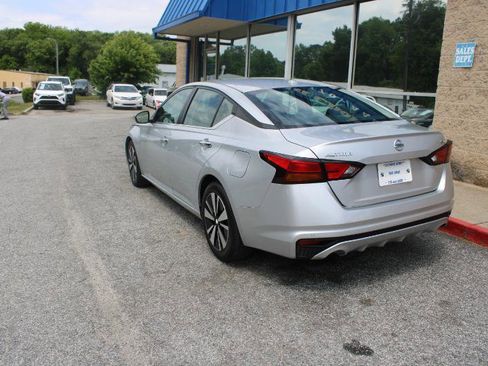 Used 2022 Nissan Sentra SV w/ Trunk Package FWD image 4
