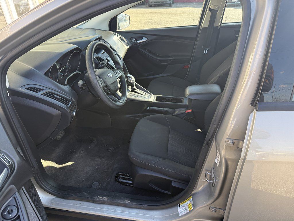 Used 2015 Ford Focus SE FWD image 9