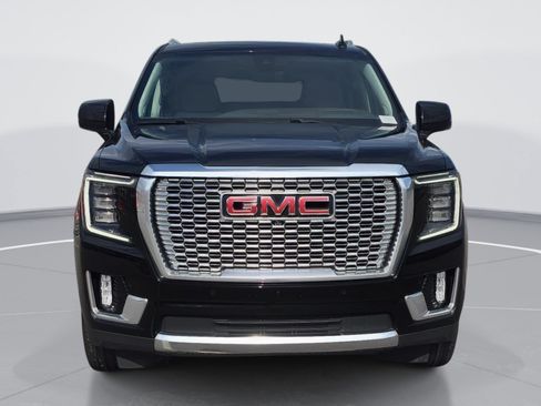 Used 2022 GMC Yukon Denali w/ Denali Premium Package AWD/4WD image 8