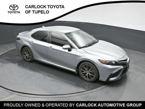 Used 2024 Toyota Camry SE image 29