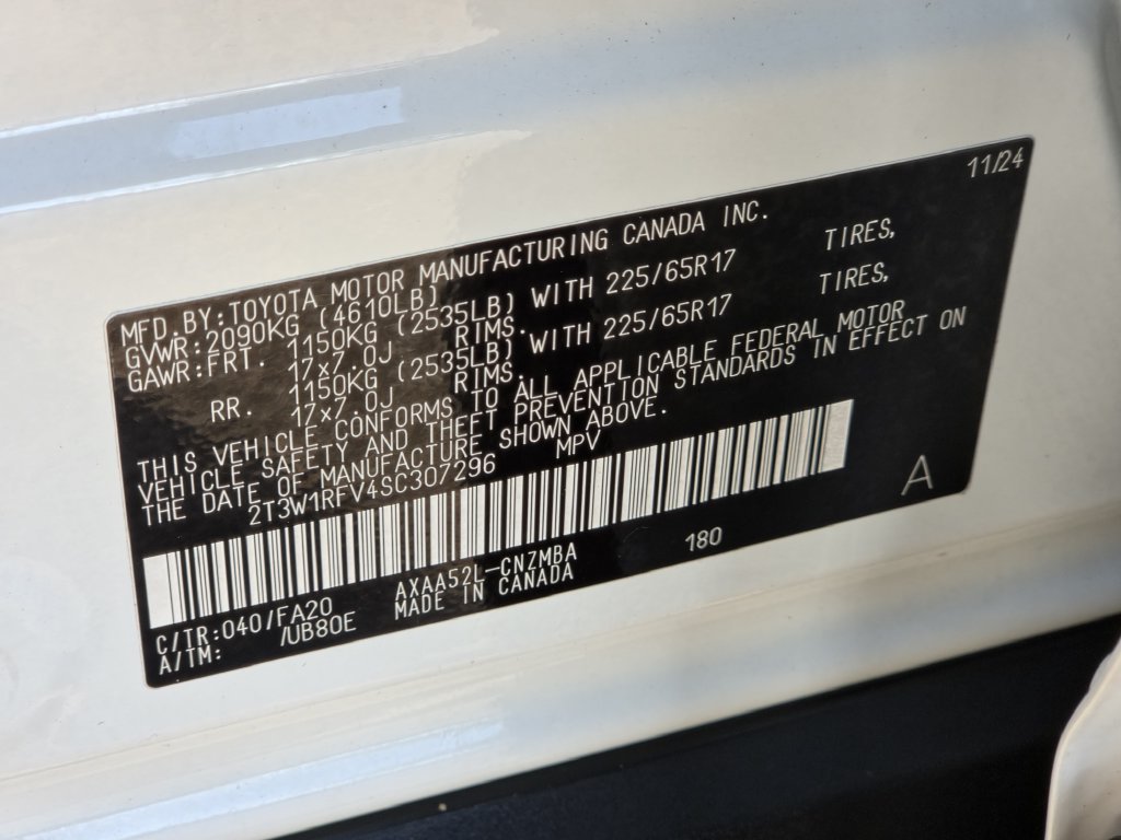 Used 2025 Toyota RAV4 XLE FWD image 32