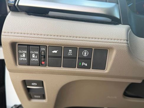 Used 2023 Honda Odyssey Touring image 16