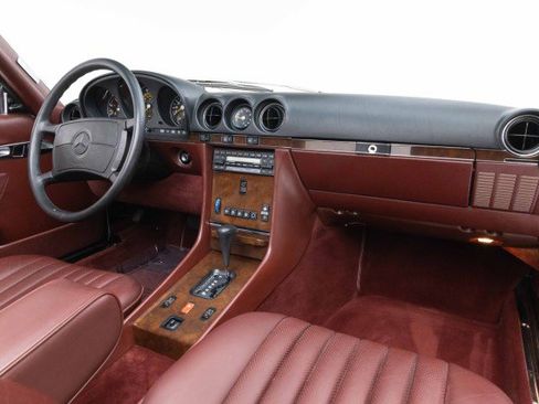 Used 1989 Mercedes-Benz 560 SL image 2