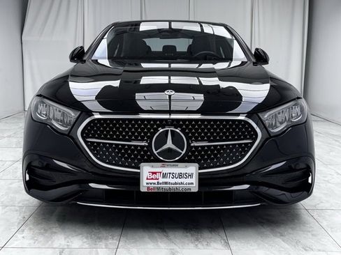 Used 2025 Mercedes-Benz E 350 4MATIC Sedan image 3