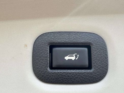 Used 2019 Nissan Rogue SV w/ Premium Package image 38