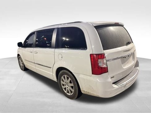 Used 2014 Chrysler Town & Country Touring image 6