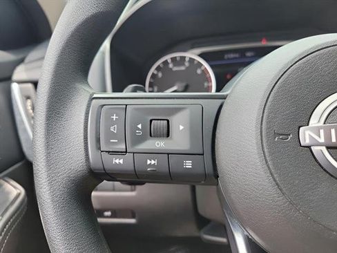 Used 2024 Nissan Rogue SV AWD/4WD image 12