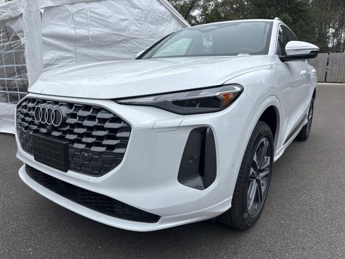 New 2025 Audi Q5 Premium image 9