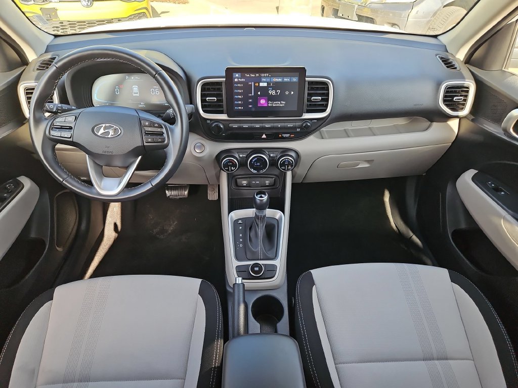 Used 2025 Hyundai Venue SEL FWD image 26