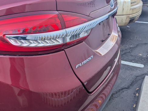 Used 2017 Ford Fusion SE w/ Fusion SE Technology Package image 7