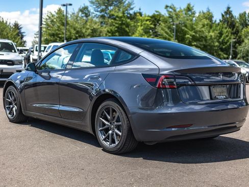 Used 2022 Tesla Model 3 RWD image 9