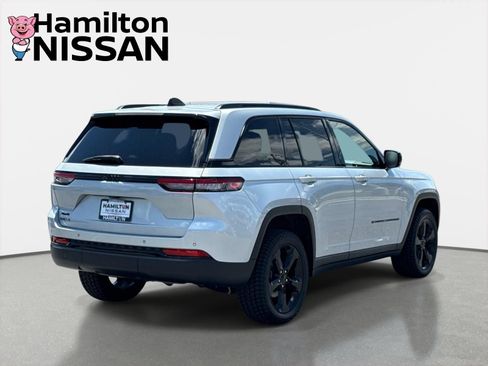 Used 2023 Jeep Grand Cherokee Altitude AWD/4WD image 2