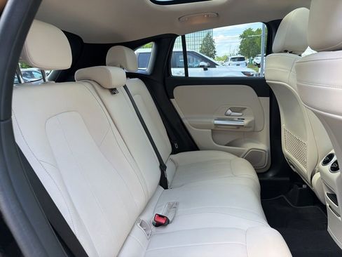 Used 2021 Mercedes-Benz GLA 250 4MATIC image 13