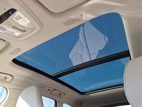 Certified 2023 Volvo XC60 B5 Plus w/ Climate Package image 15