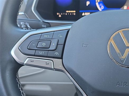 Used 2022 Volkswagen Tiguan SE image 22